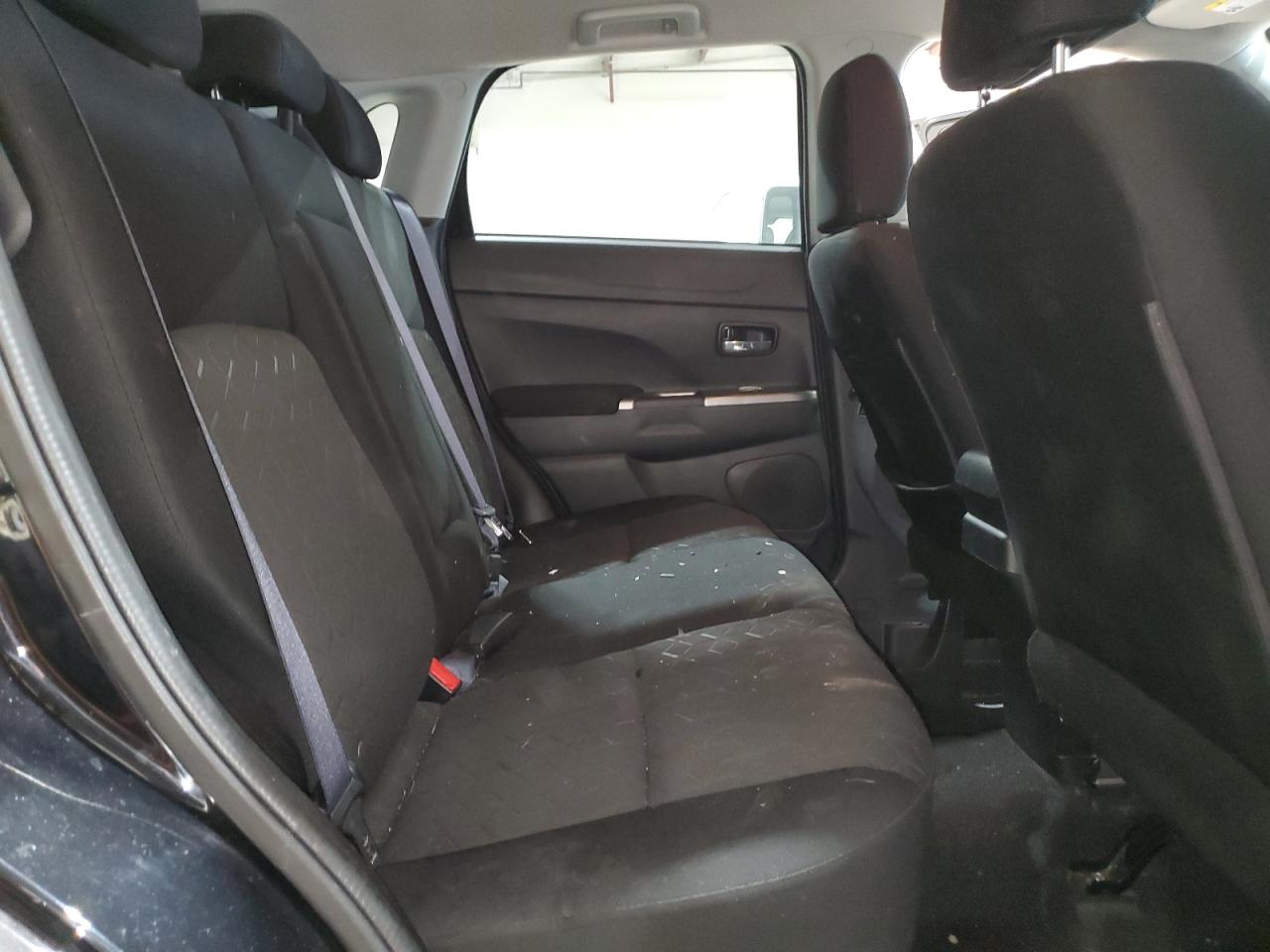 2021 Mitsubishi Outlander - Image 11