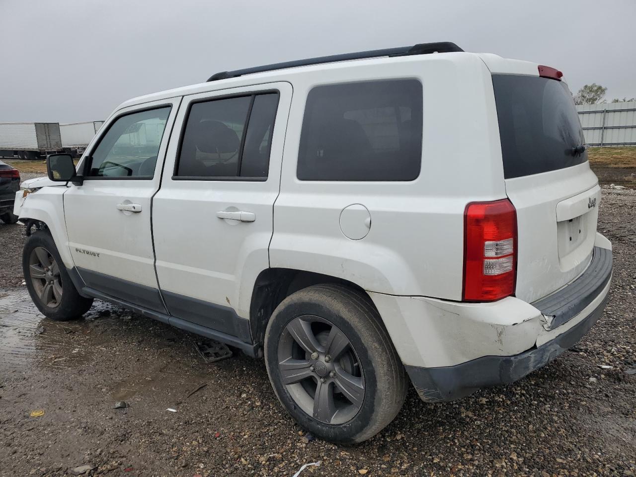2015 Jeep Liberty (Patriot) - Image 2