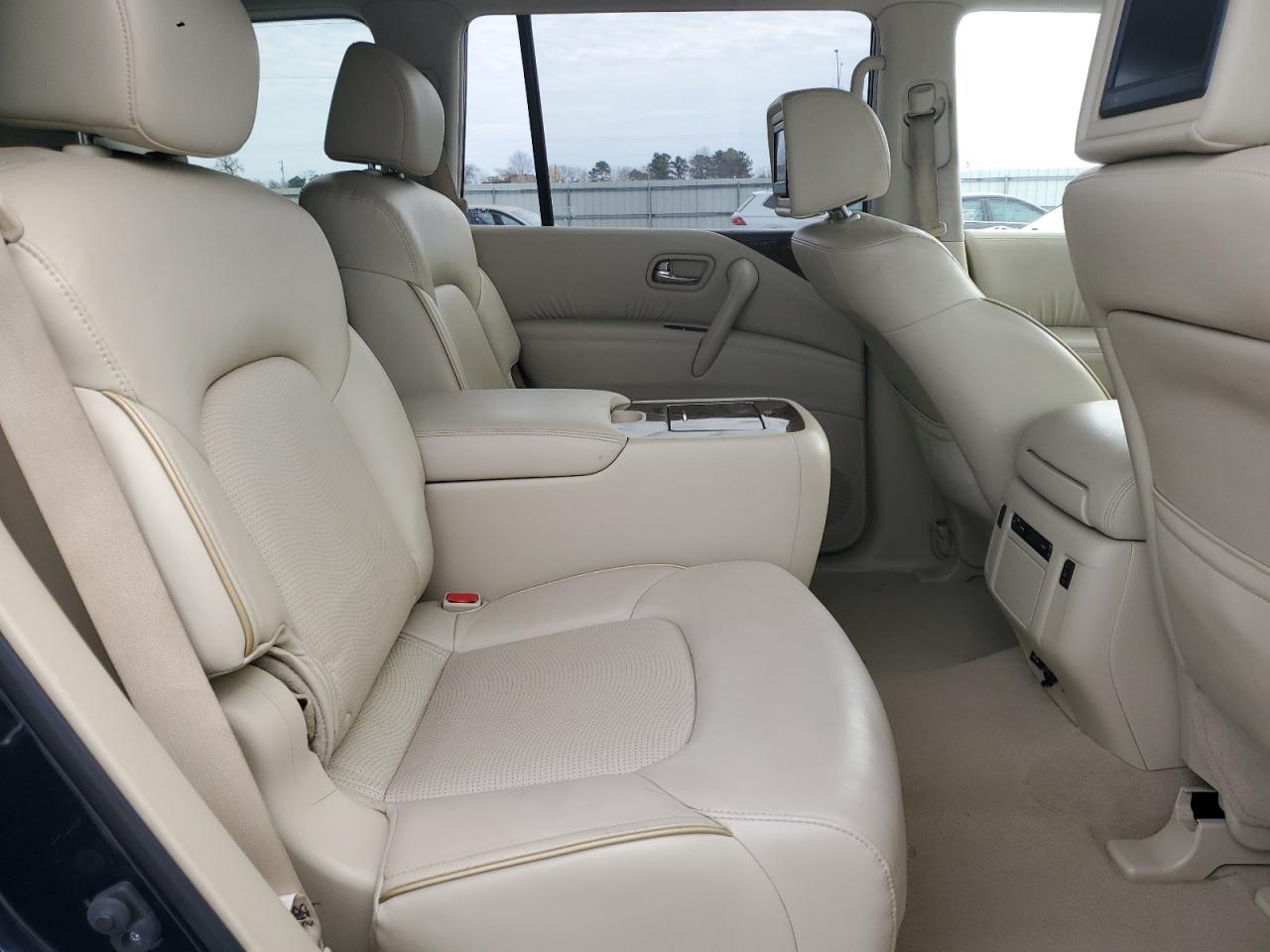 2015 Infiniti QX80 - Image 12