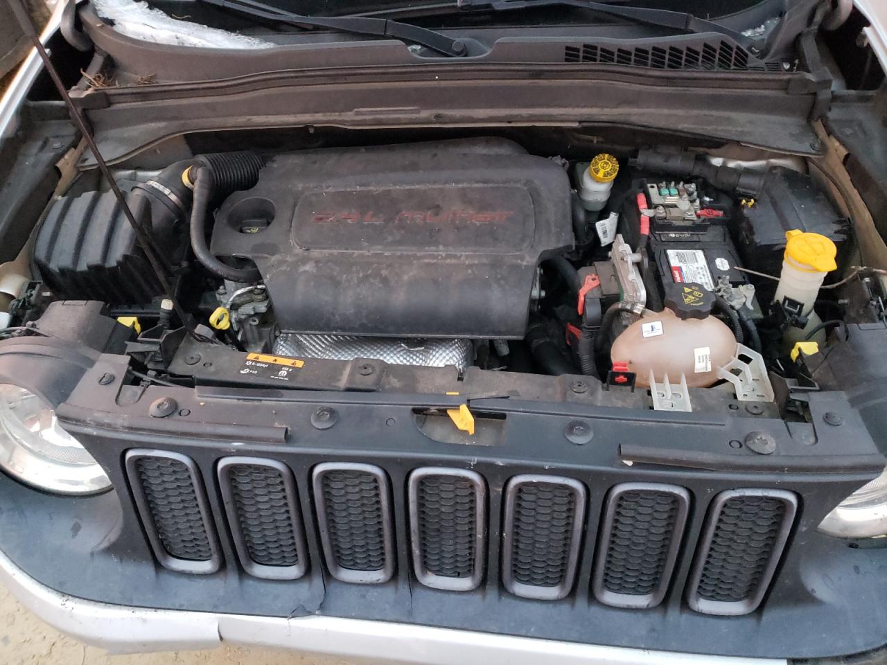 2015 Jeep Renegade - Image 13
