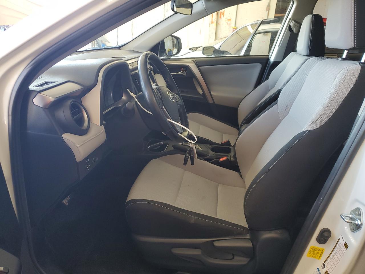 2018 Toyota RAV 4 - Image 7
