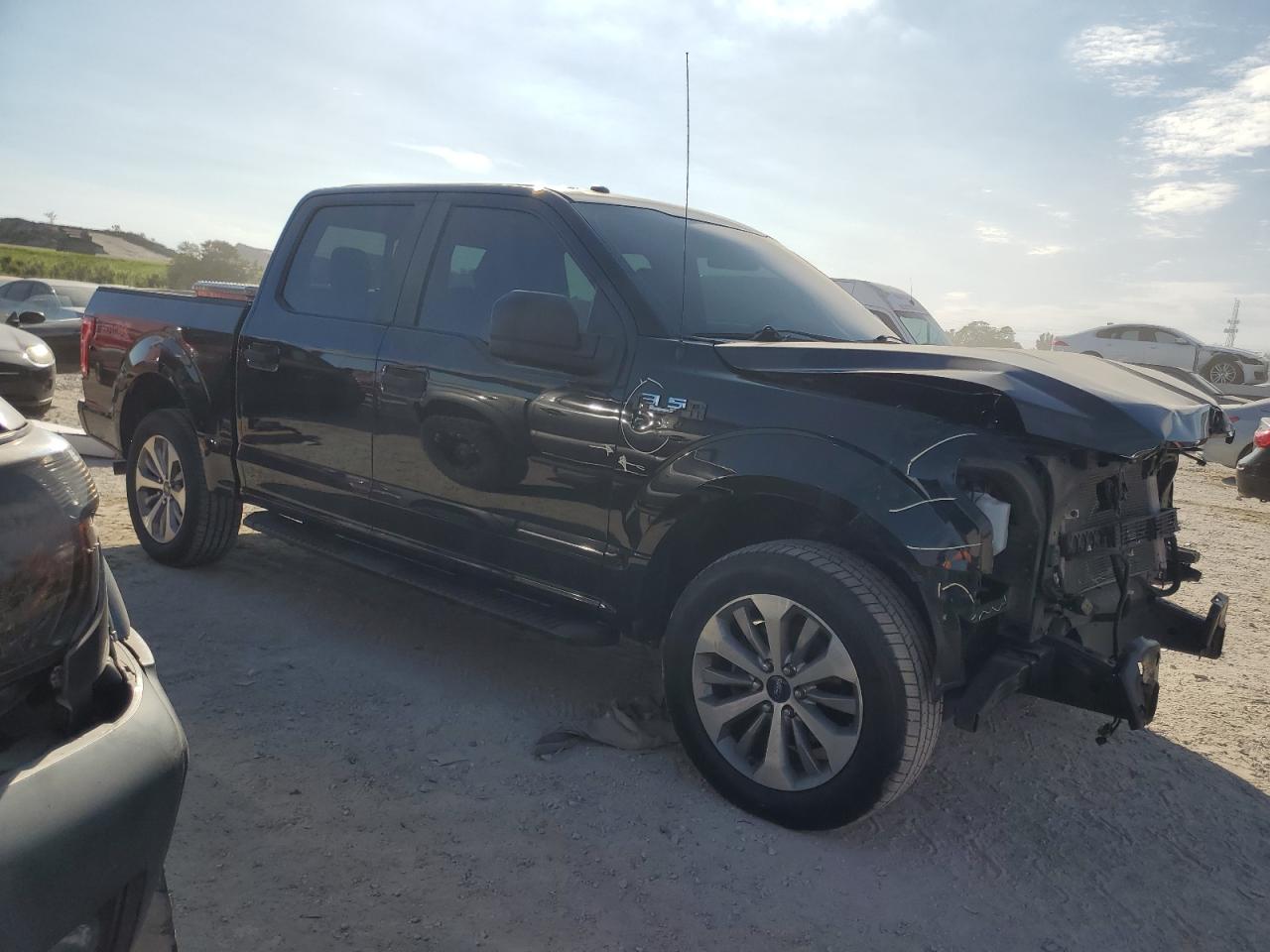 VIN 1FTEW1CF5HFB18290 2017 FORD F-150 no.4