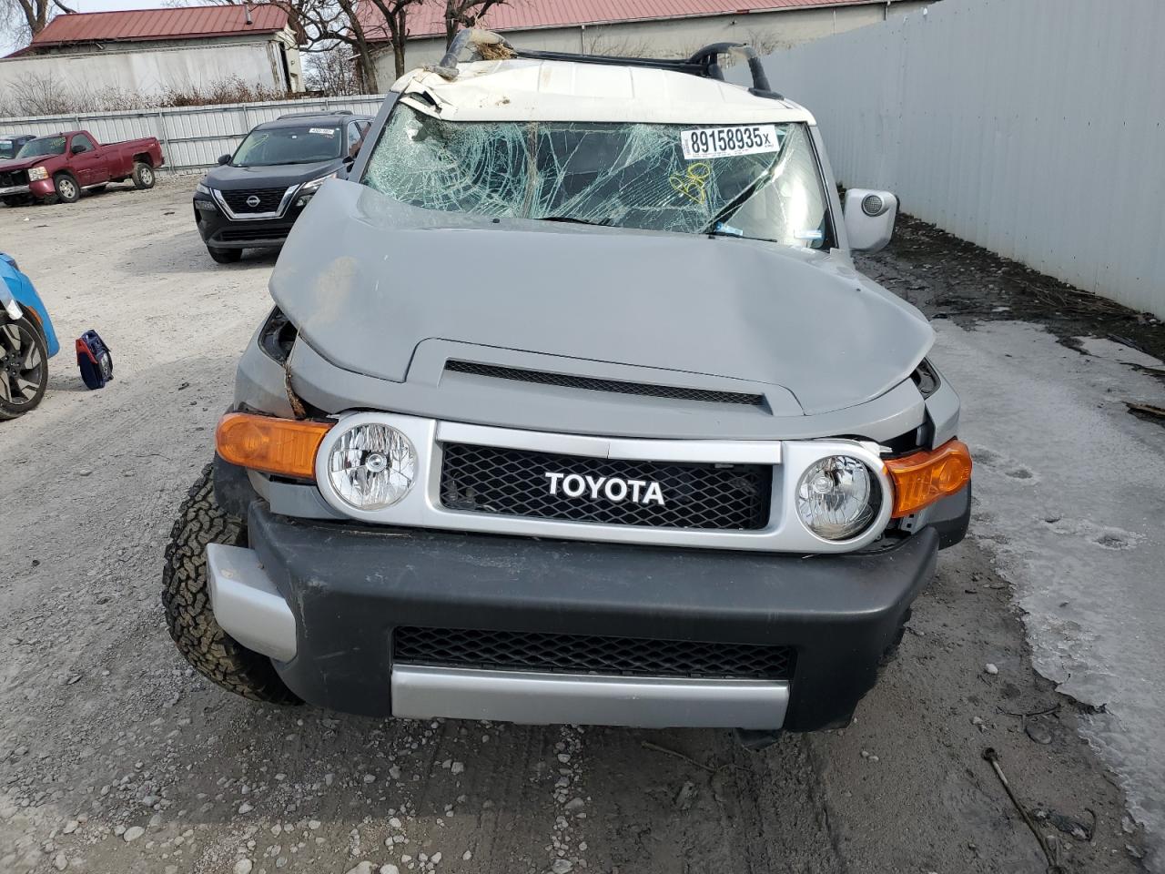 2014 Toyota FJ Cruiser - Image 5