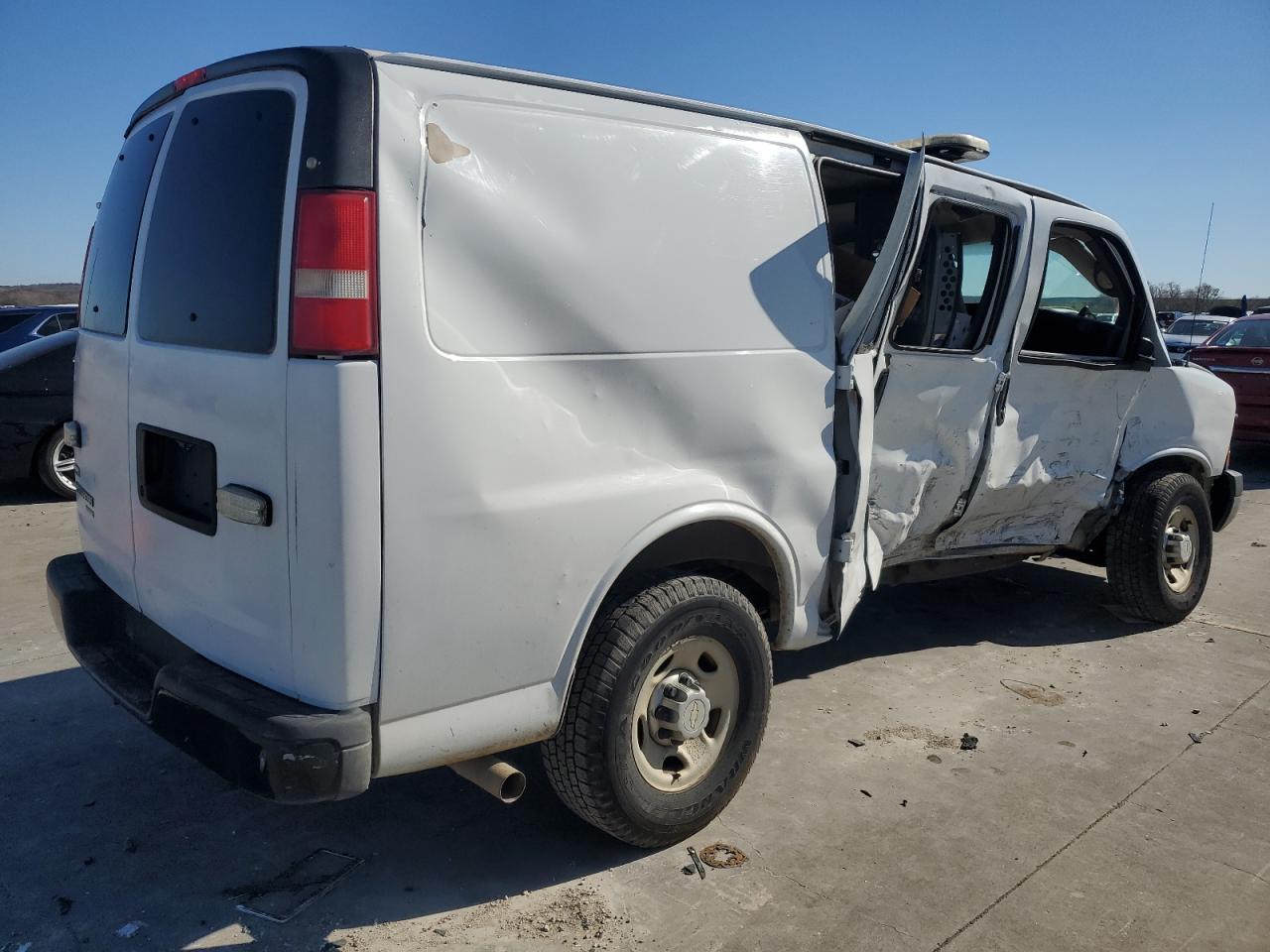 2011 Chevrolet Express - Image 3