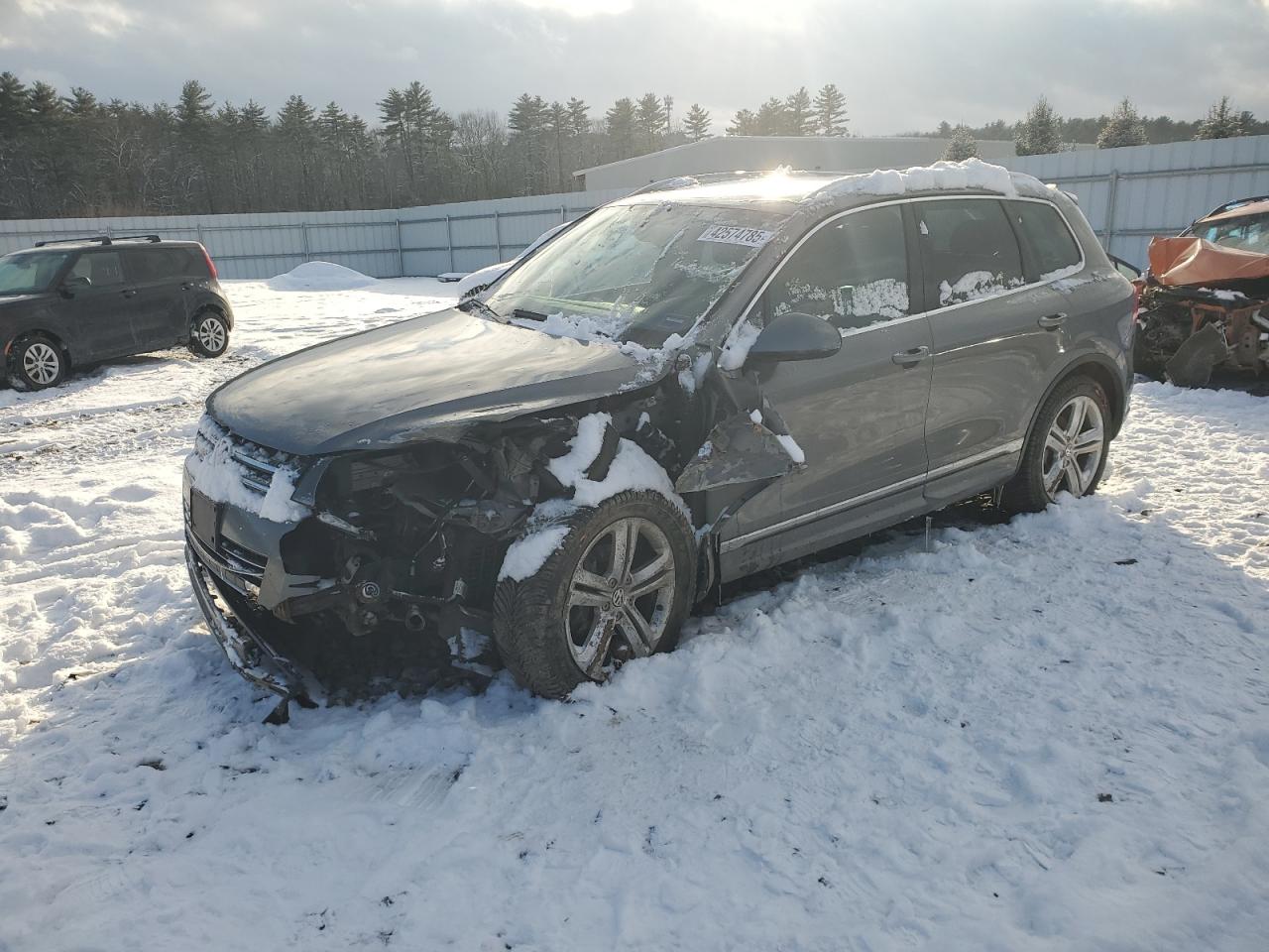 2014 Volkswagen Touareg - Image 1
