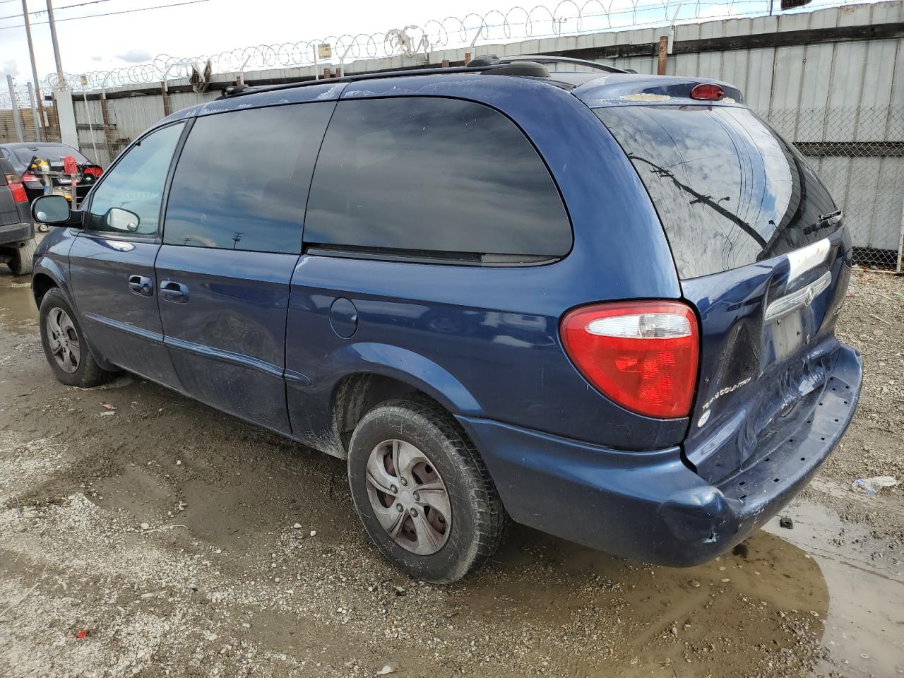 2002 Chrysler Town & Country - Image 2