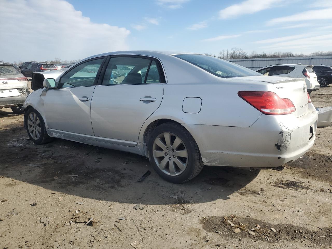 2006 Toyota Avalon - Image 2