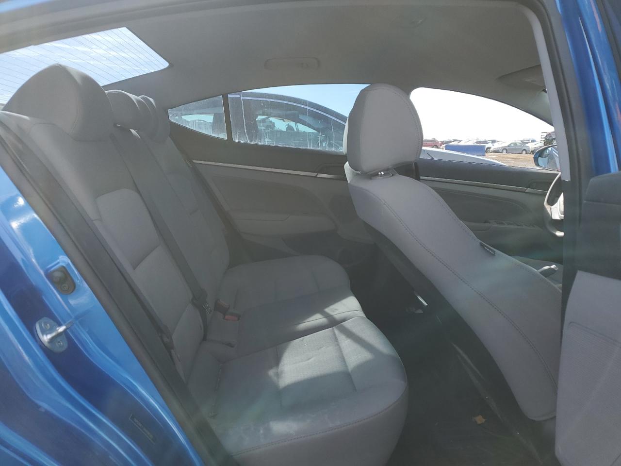 2017 Hyundai Elantra - Image 10