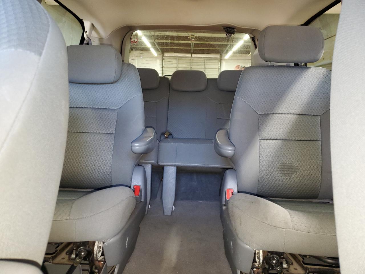 2010 Dodge Caravan - Image 10