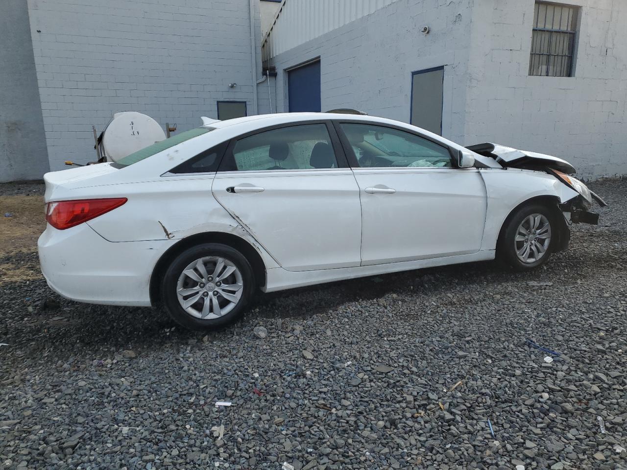 2011 Hyundai Sonata - Image 3