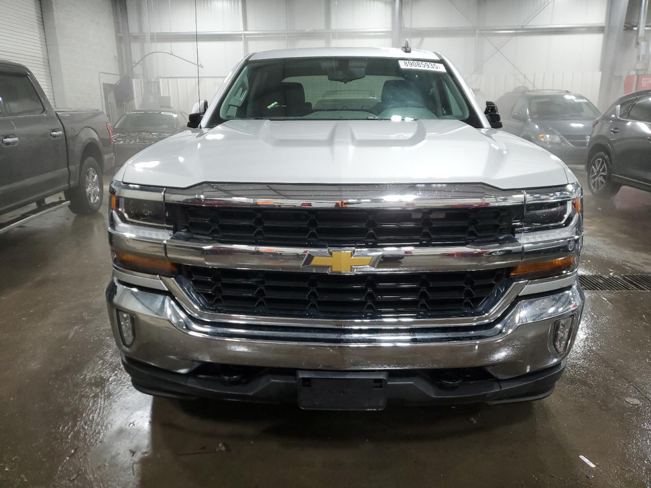 2016 Chevrolet Silverado - Image 5