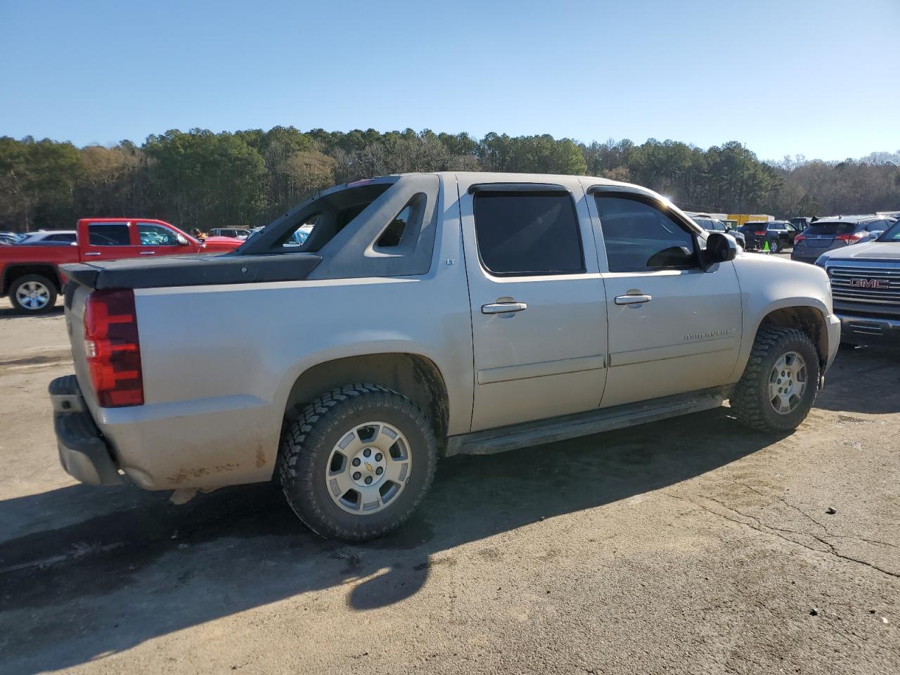 2009 Chevrolet Avalanche - Image 3