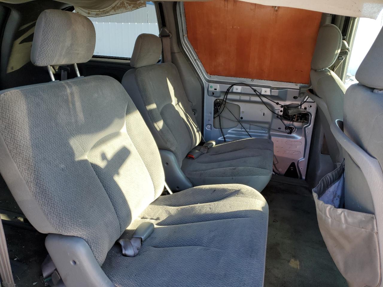 2004 Chrysler Town & Country - Image 11