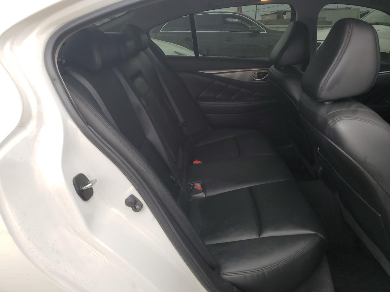2015 Infiniti Q50 - Image 10