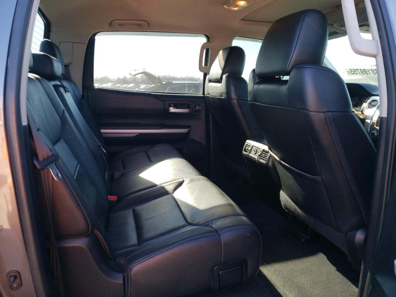2015 Toyota Tundra - Image 11