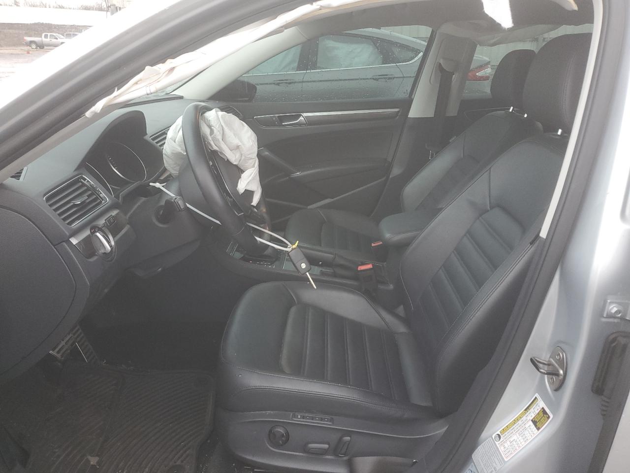 2017 Volkswagen Passat - Image 7