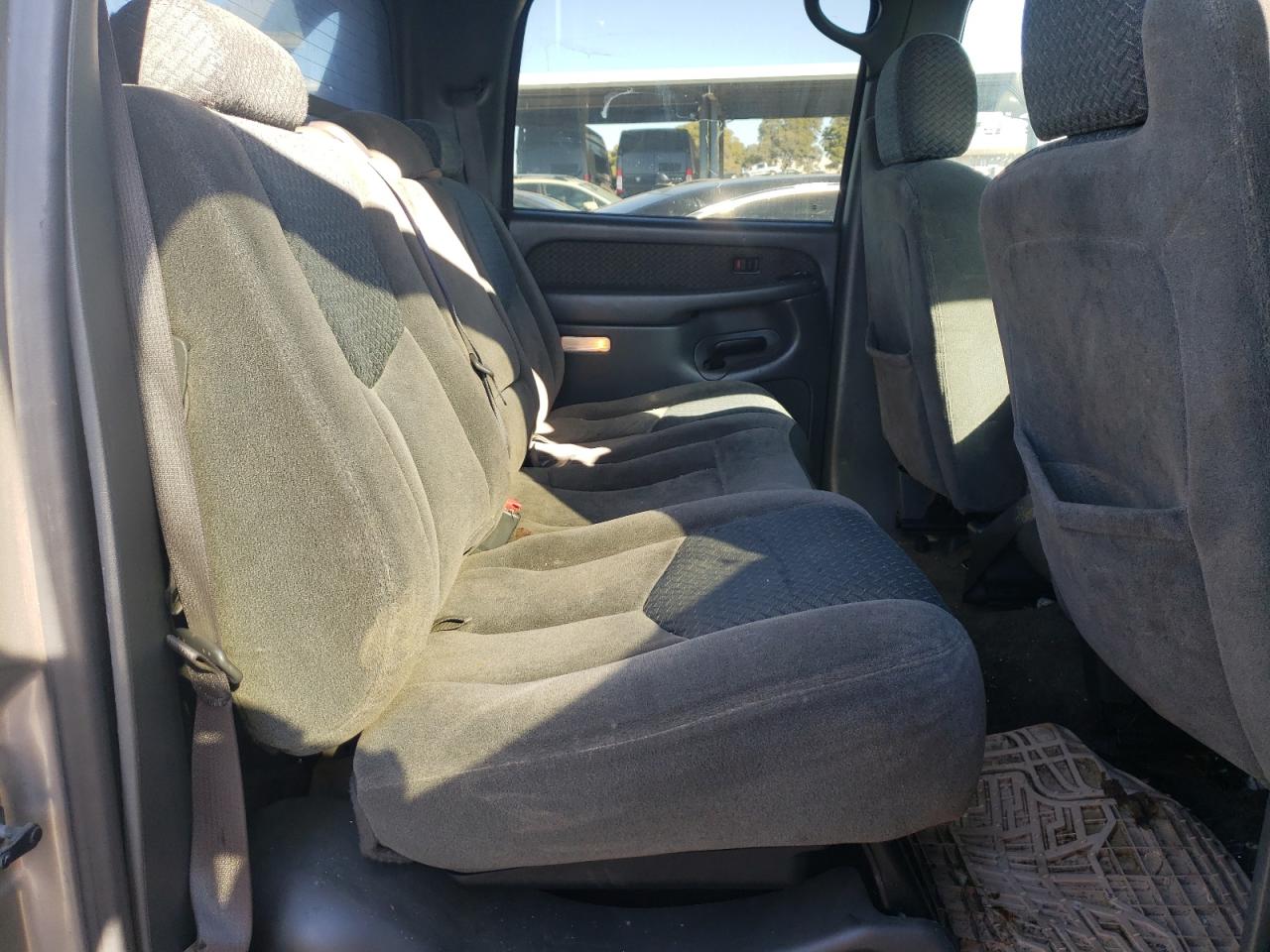 2003 Chevrolet Avalanche - Image 10