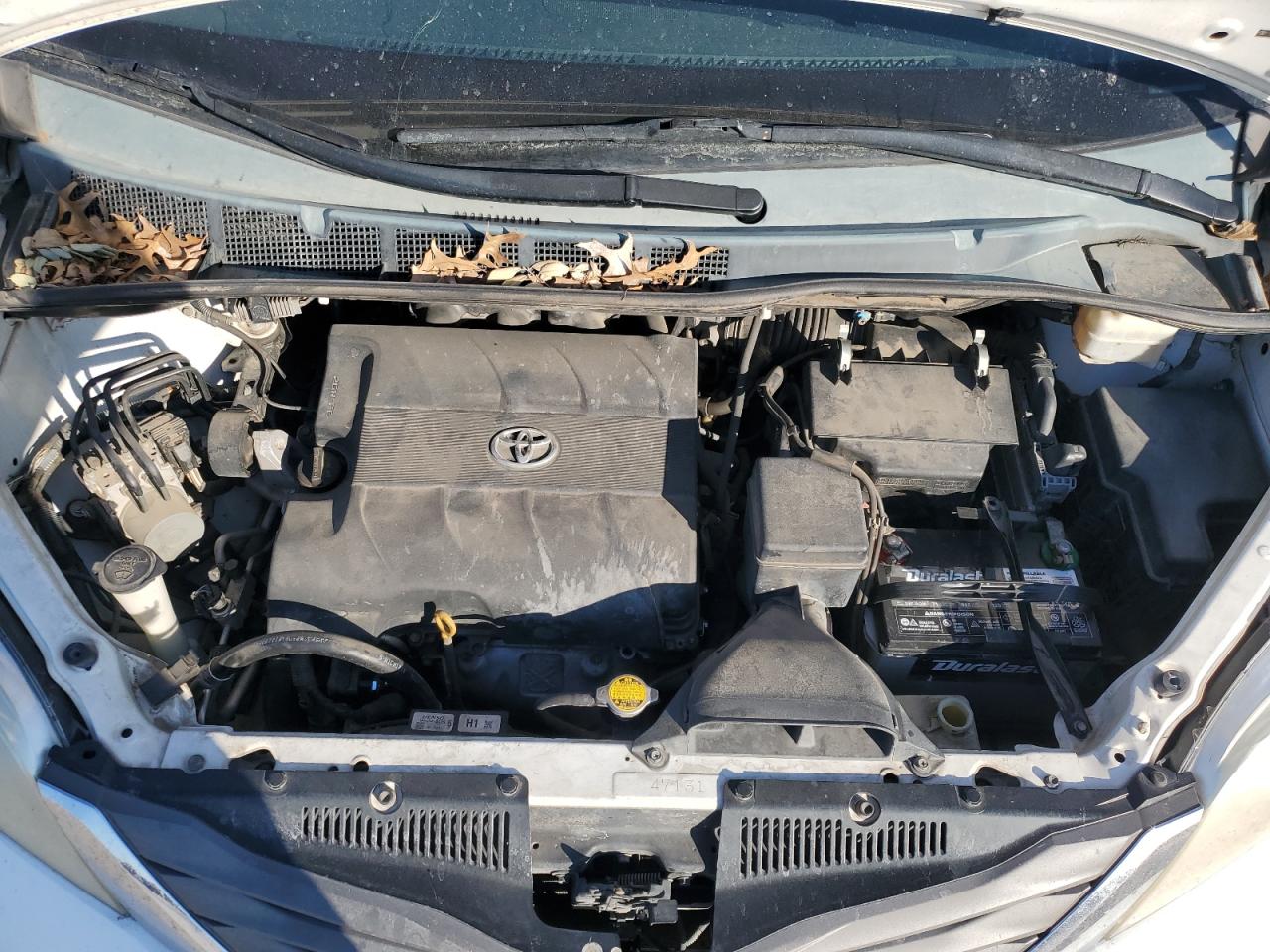 2012 Toyota Sienna - Image 14