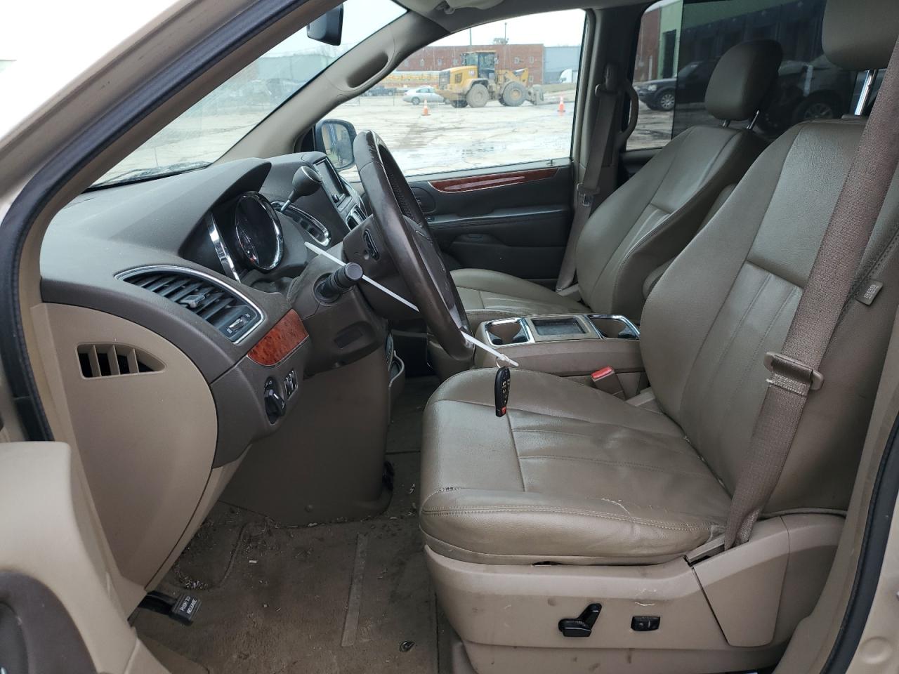 2015 Chrysler Town & Country - Image 7