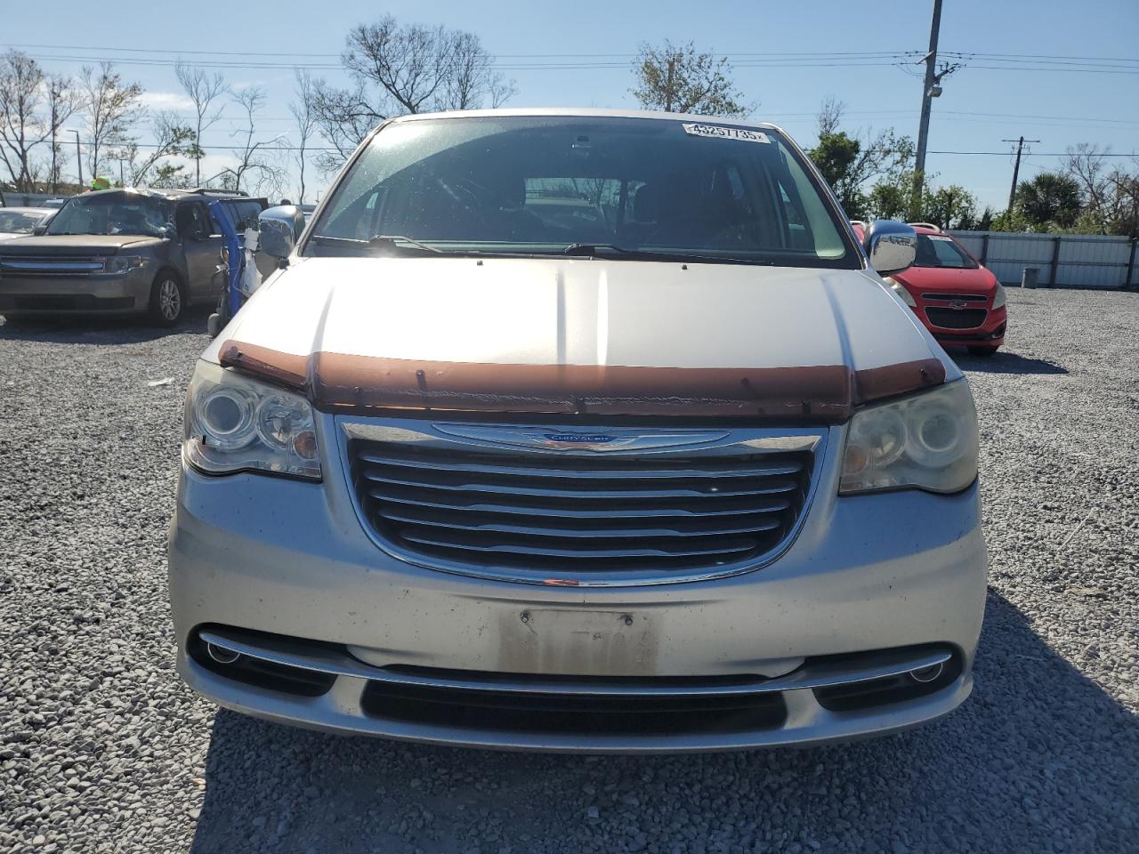 2012 Chrysler Town & Country - Image 5