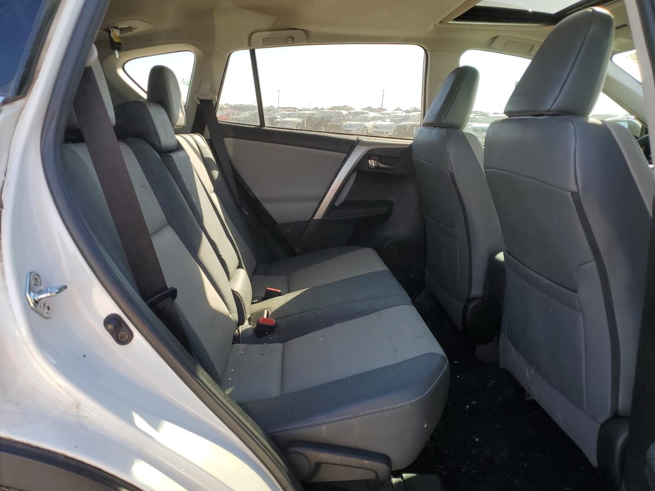 2015 Toyota RAV 4 - Image 11