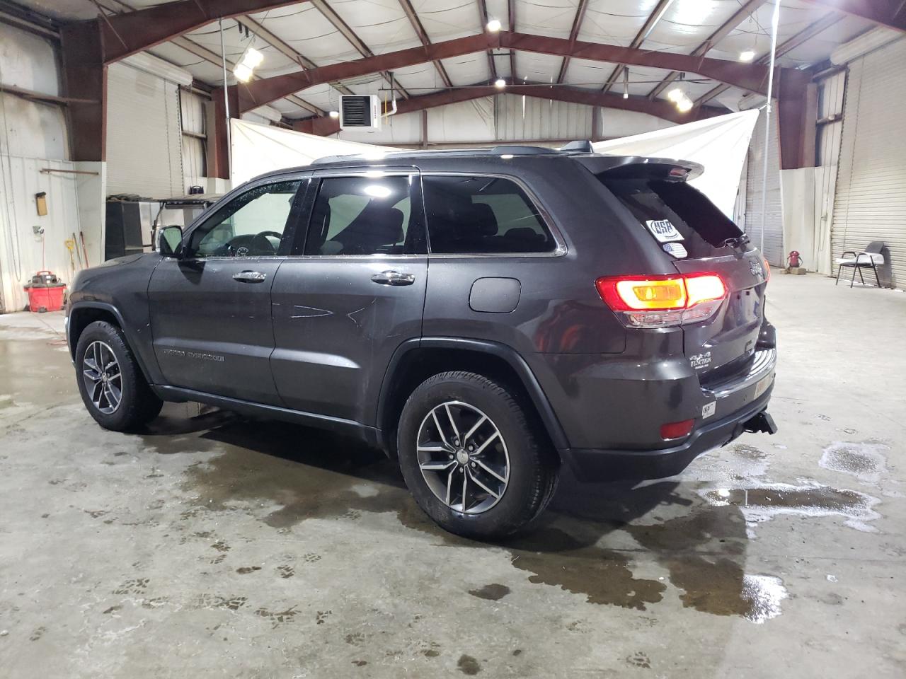 2018 Jeep Grand Cherokee - Image 2