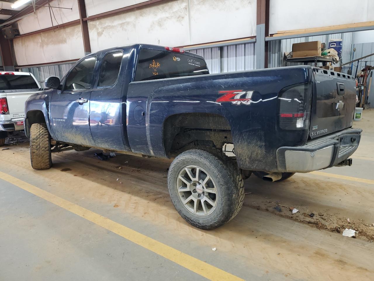 2010 Chevrolet Silverado - Image 2