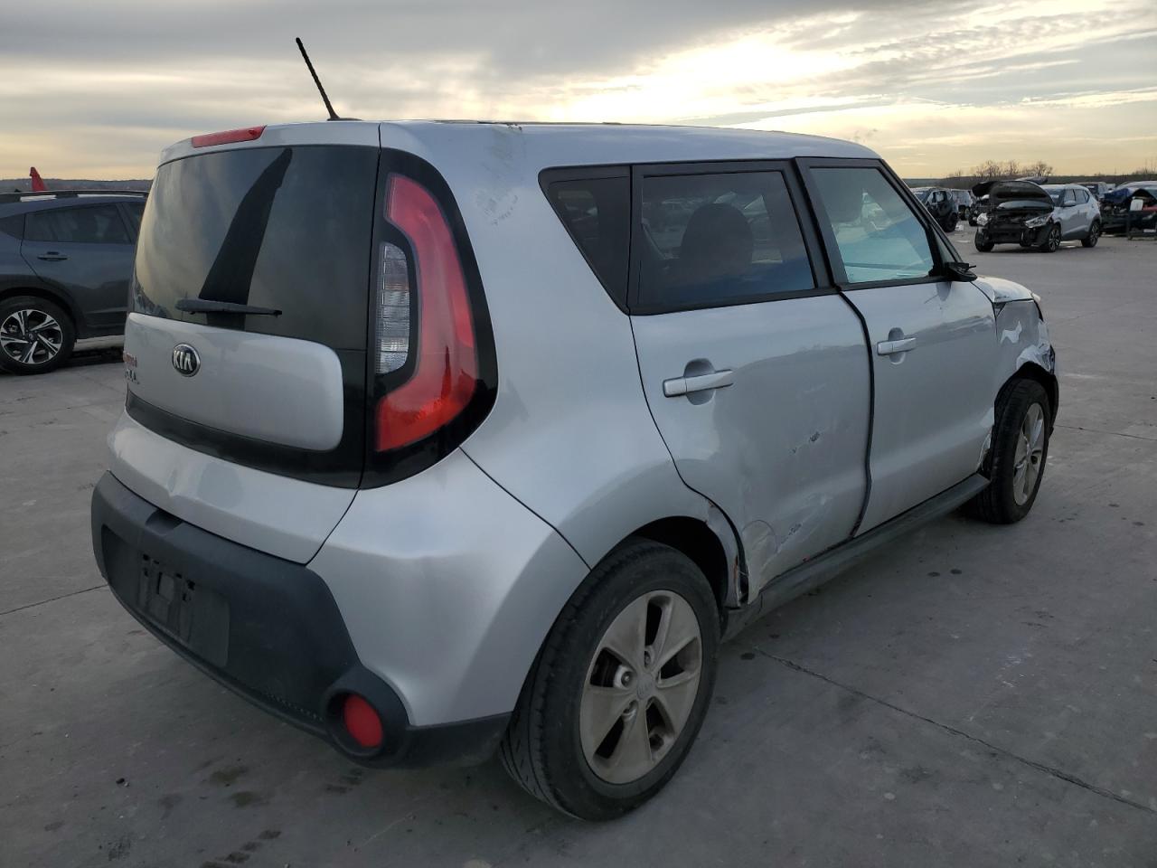 VIN KNDJN2A25F7799758 2015 KIA SOUL no.3