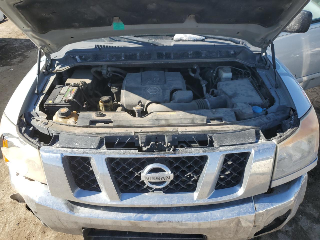 2011 Nissan Titan - Image 11