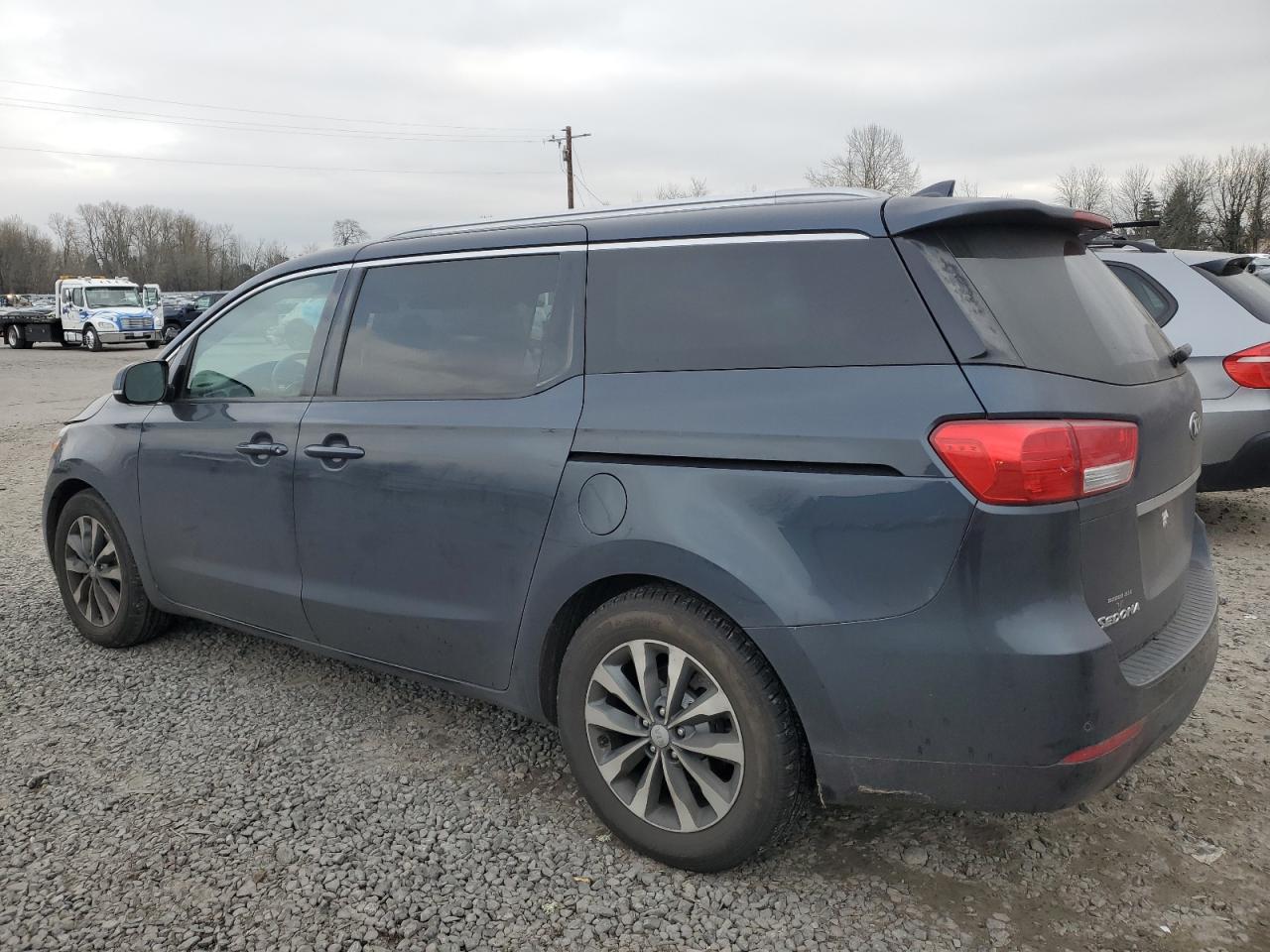 2016 Kia Sedona - Image 2