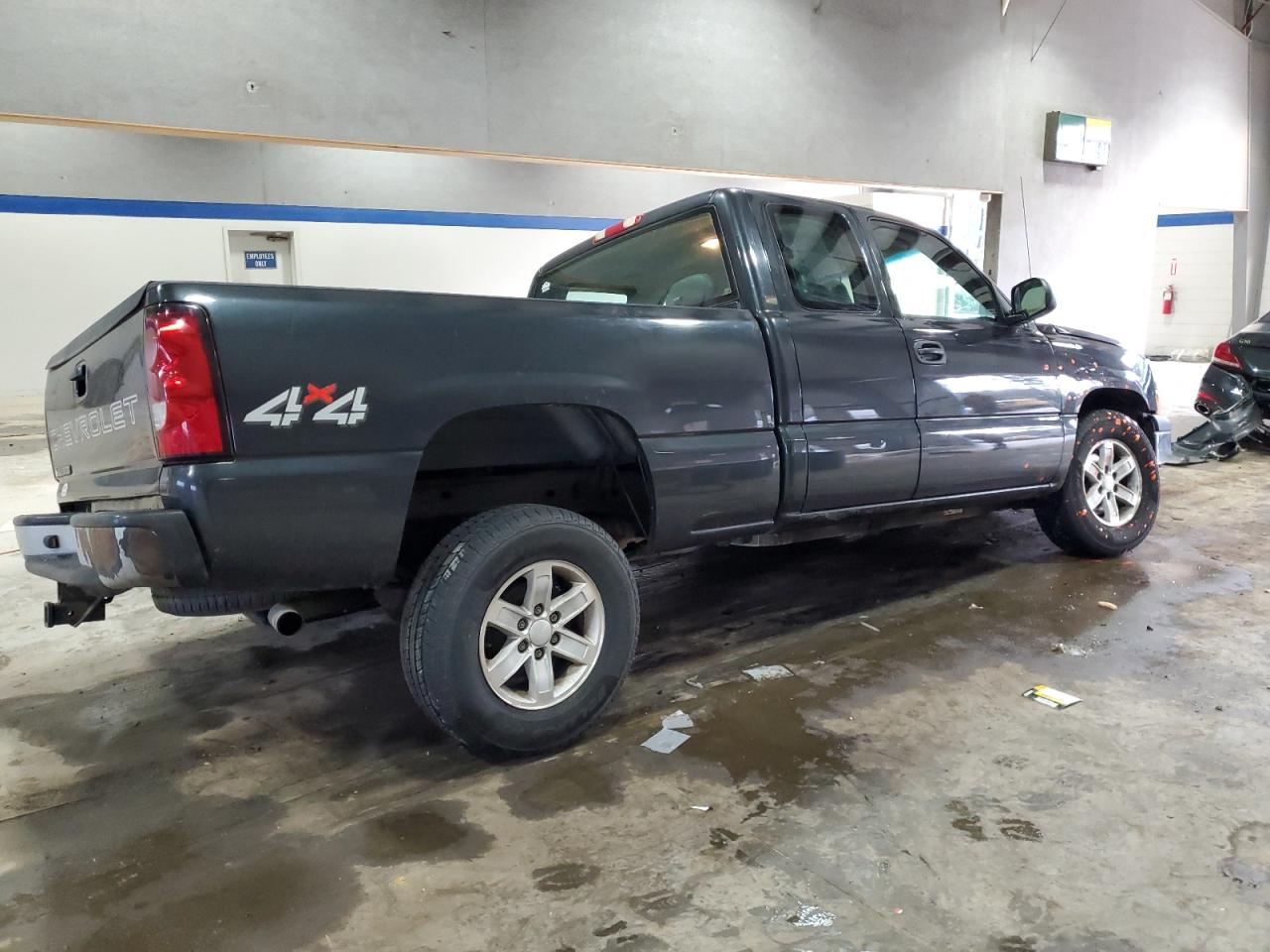 2005 Chevrolet Silverado - Image 3