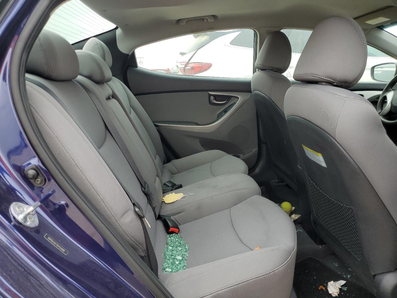 2013 Hyundai Elantra - Image 10