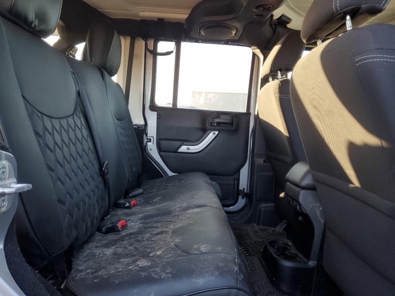 2013 Jeep Wrangler - Image 10