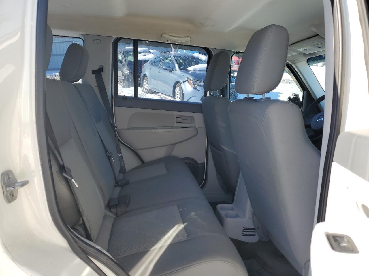 2008 Jeep Liberty (North America) - Image 11