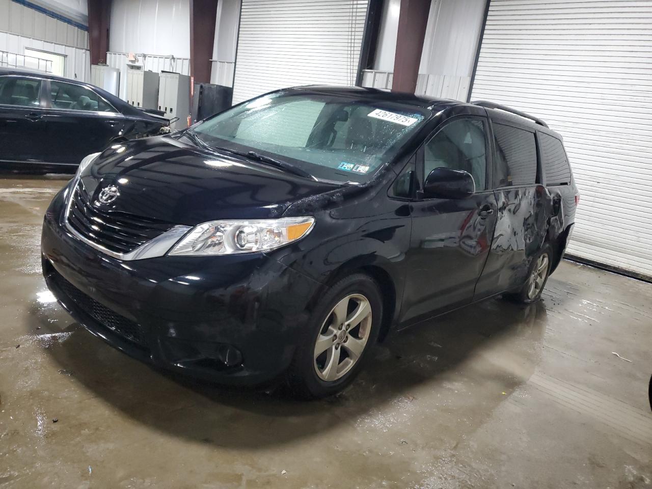 2017 Toyota Sienna - Image 1
