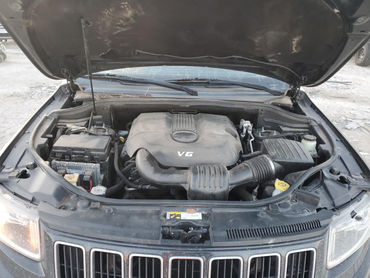 2014 Jeep Grand Cherokee - Image 12
