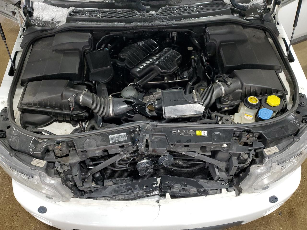 2012 Land Rover LR4 - Image 14
