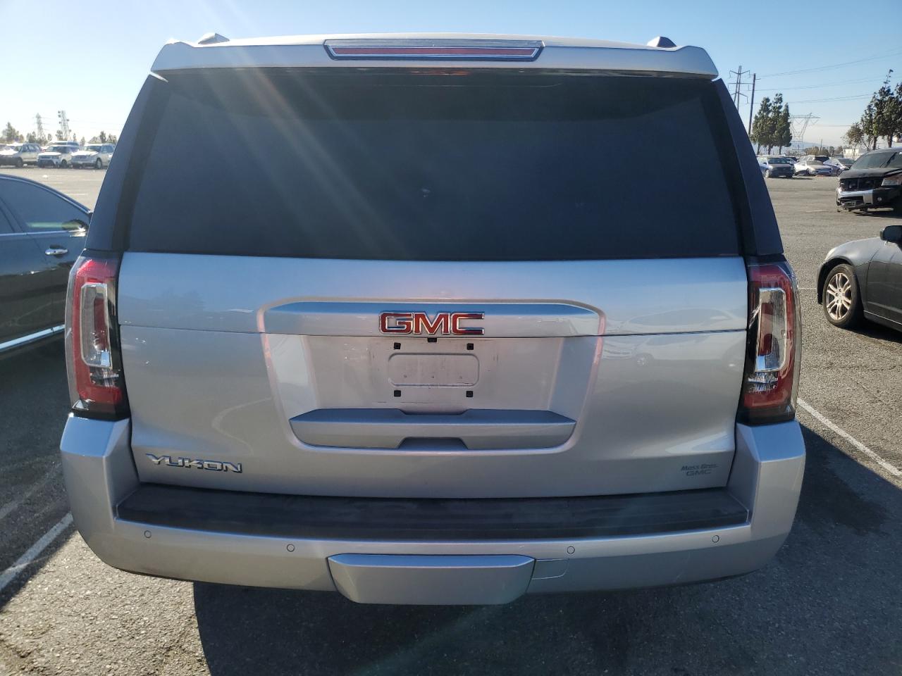 2020 GMC Yukon - Image 6
