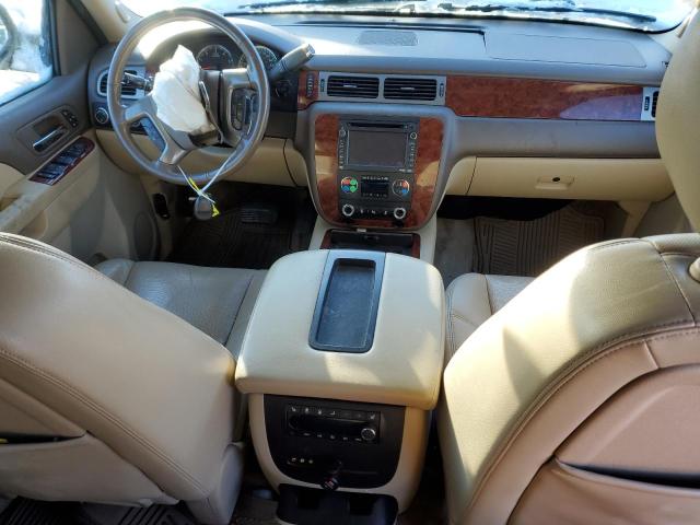 Parquets CHEVROLET SUBURBAN 2013 Biały