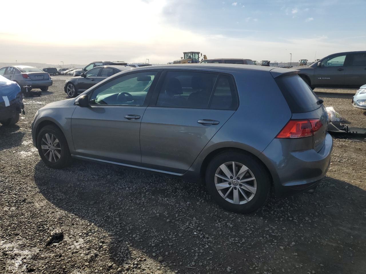 2015 Volkswagen Golf - Image 2
