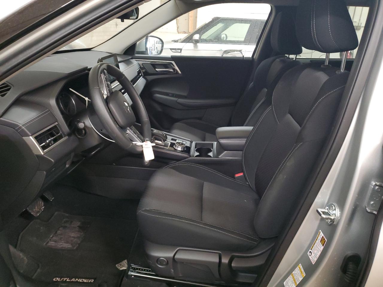 2024 Mitsubishi Outlander - Image 7