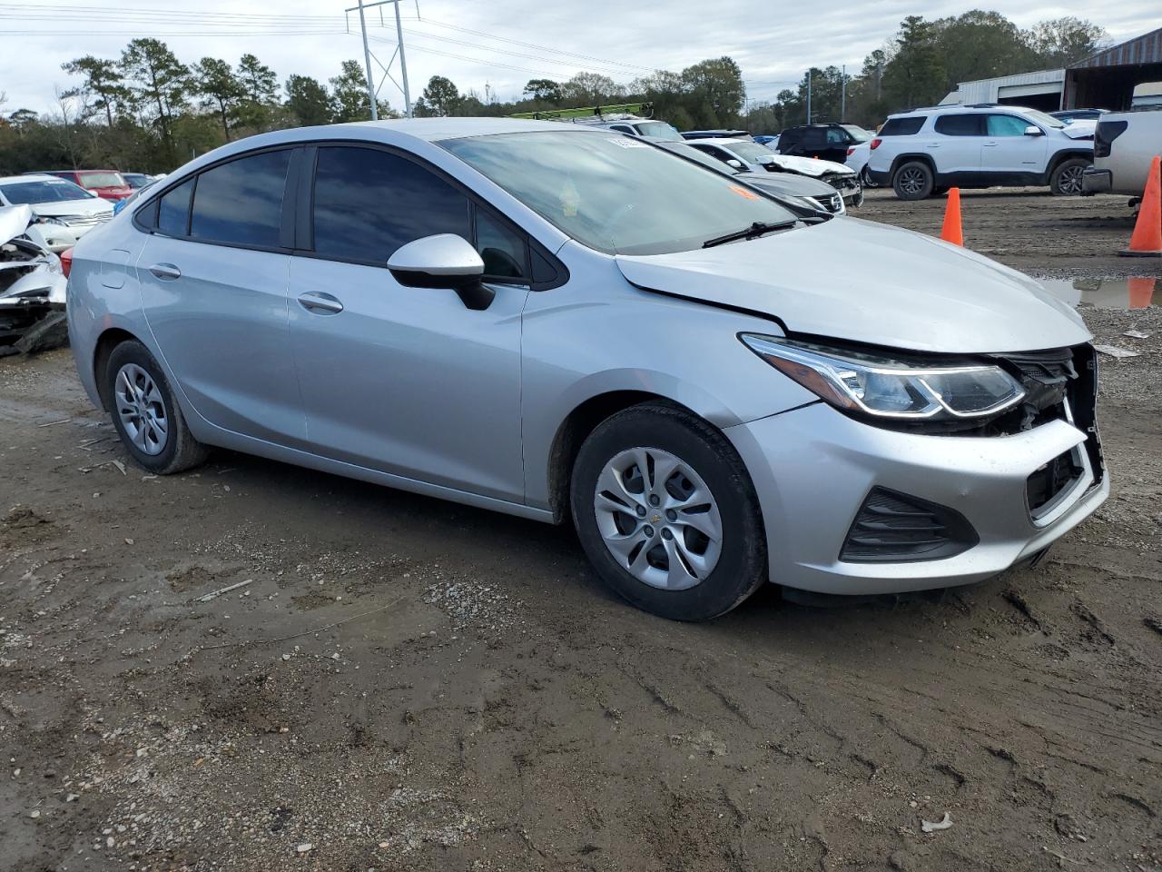 2019 Chevrolet Cruze - Image 4
