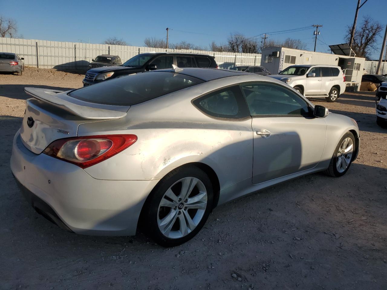 2011 Hyundai Genesis - Image 3
