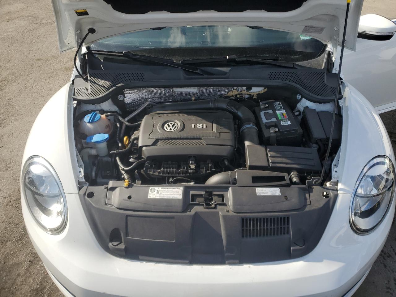 2016 Volkswagen Beetle - Image 11