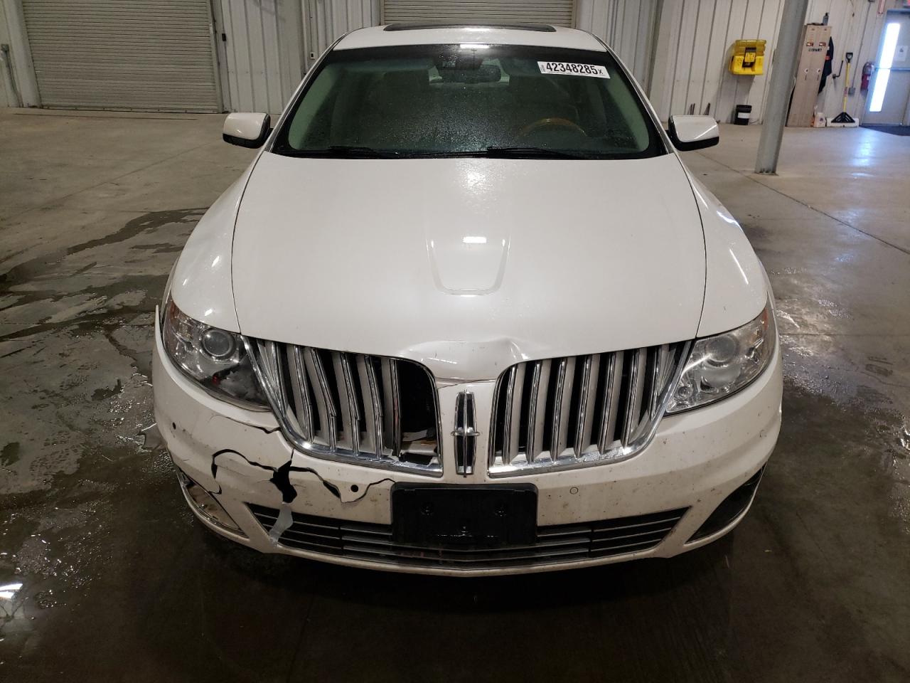 2010 Lincoln MKS - Image 5
