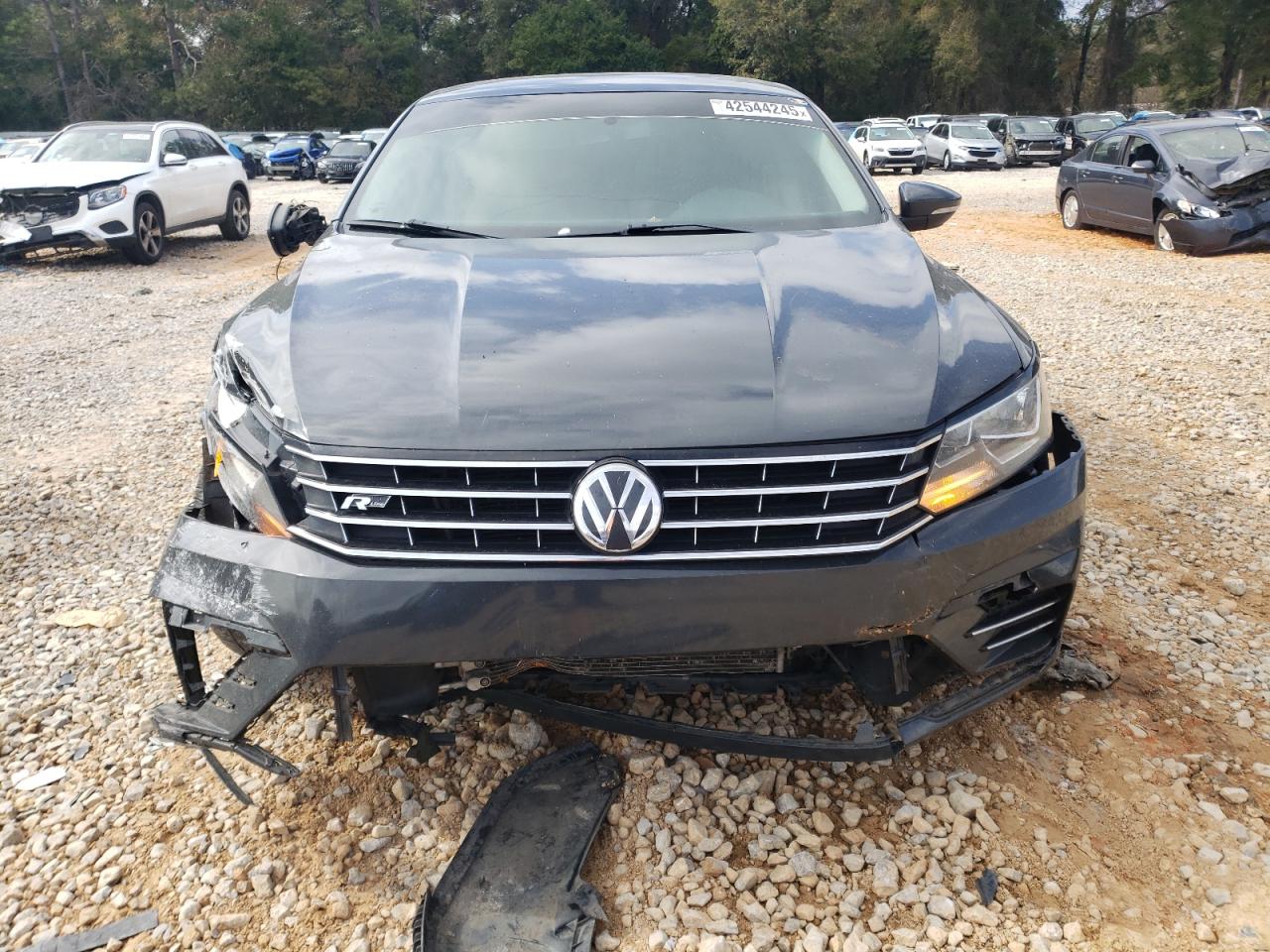 2017 Volkswagen Passat - Image 5