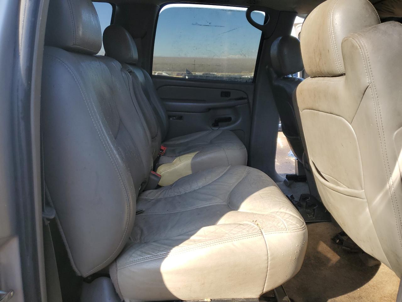 2006 Chevrolet Suburban - Image 11
