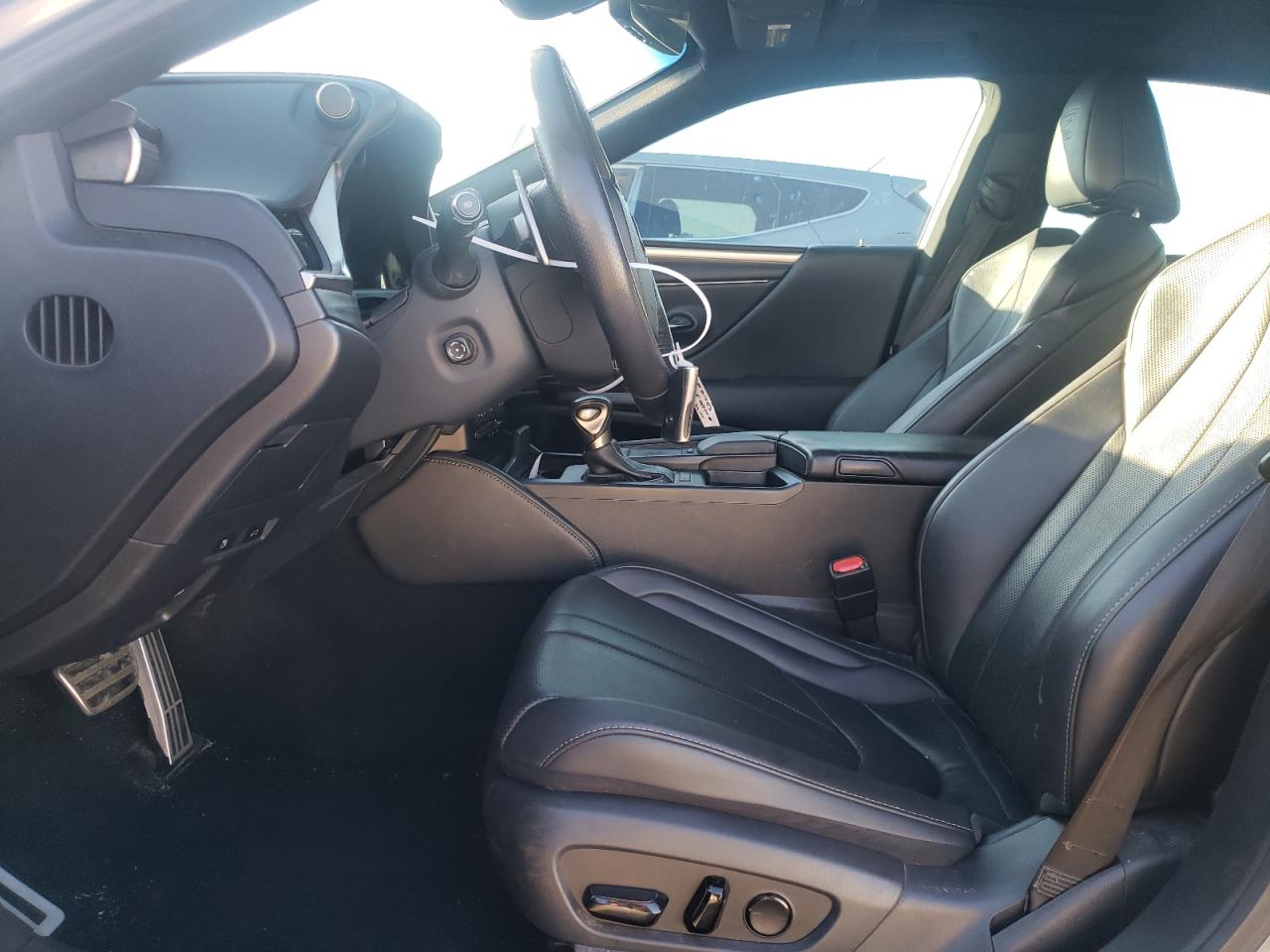 2019 Lexus ES - Image 7