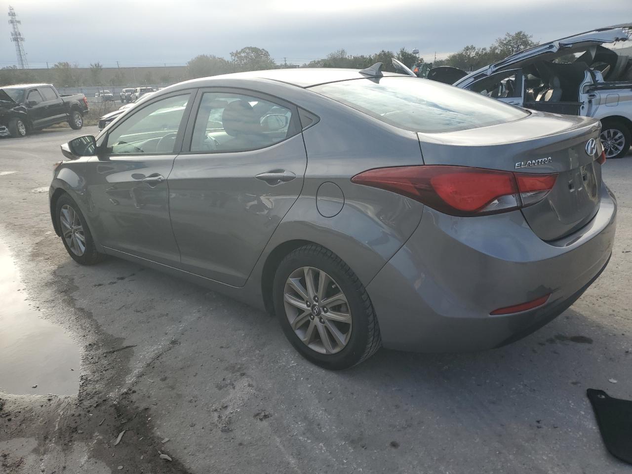 2014 Hyundai Elantra - Image 2
