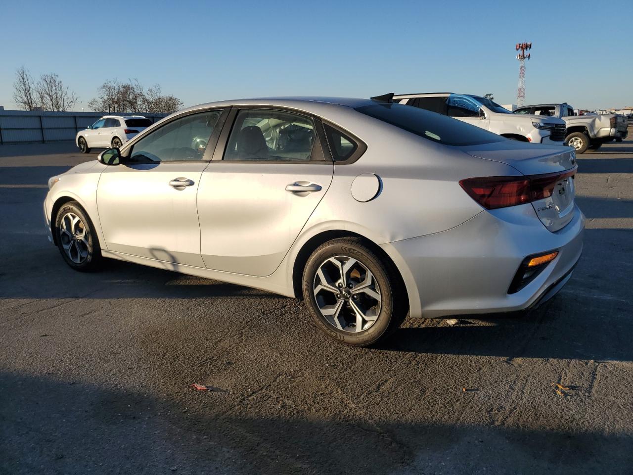 VIN 3KPF24AD0KE090693 2019 KIA FORTE no.2